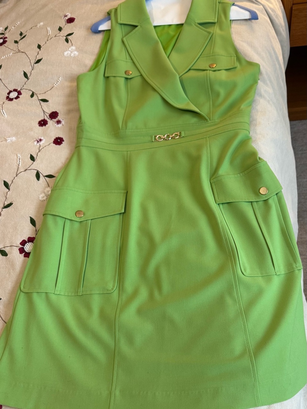 Tahari ASL Lime Green Sleeveless Cargo Pocket Dress with Gold Hardware